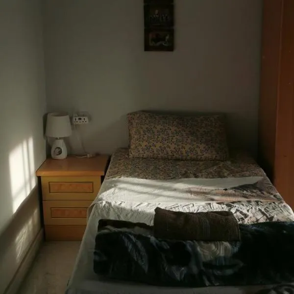 228Hostel, viešbutis mieste Al Hamra