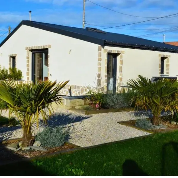 Au Refuge Des Loups, отель в городе Zutkerque