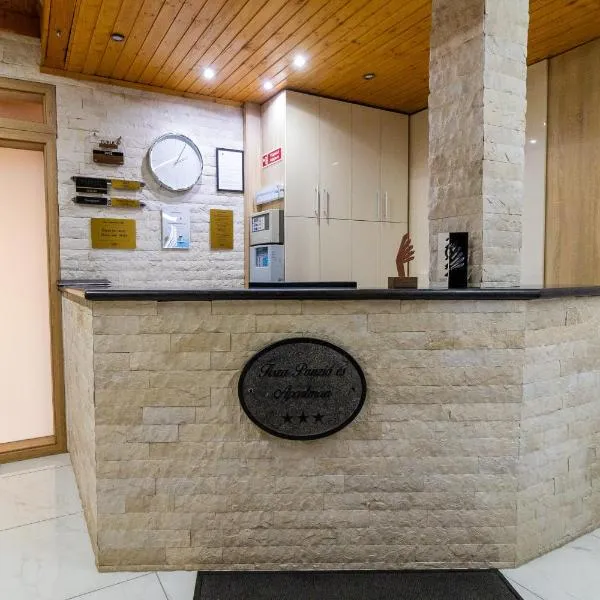 Tisza Panzió és Apartman, hotel in Tiszaújváros