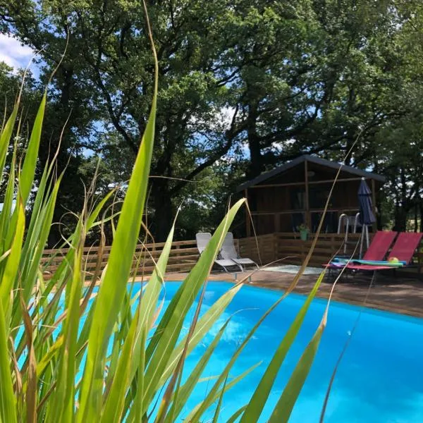 Les Lodges de Phanou, hotel in Prissac