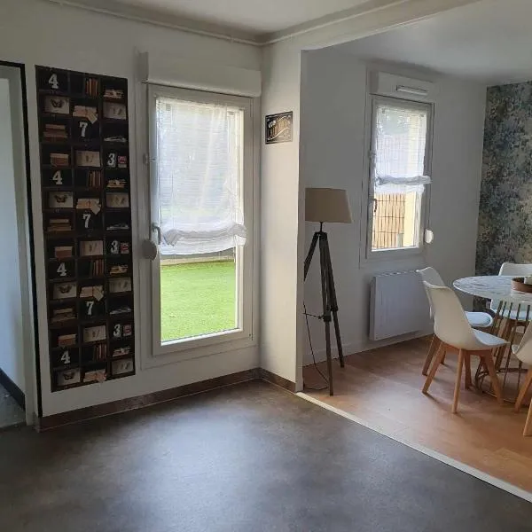 Duplex appartement 4 chambres120m2, hotel v destinaci Grande-Synthe