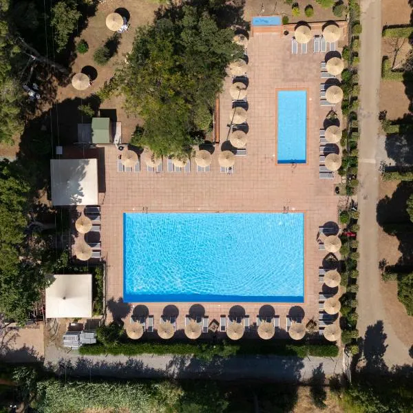 Happy Camp in Costa d'Argento Camping Village Club Capalbio, hotel v destinaci Nunziatella