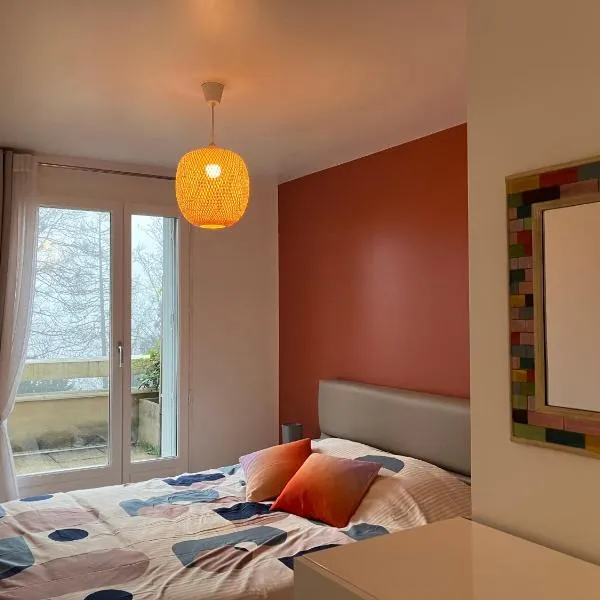 Appartement avec parking & linge inclus & local vélos, hôtel à Blois