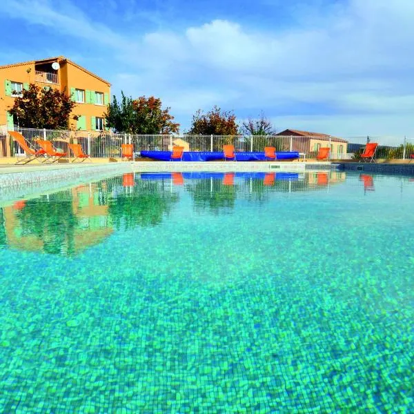 VTF Le Domaine du Grand Luberon, hotel v destinaci Céreste