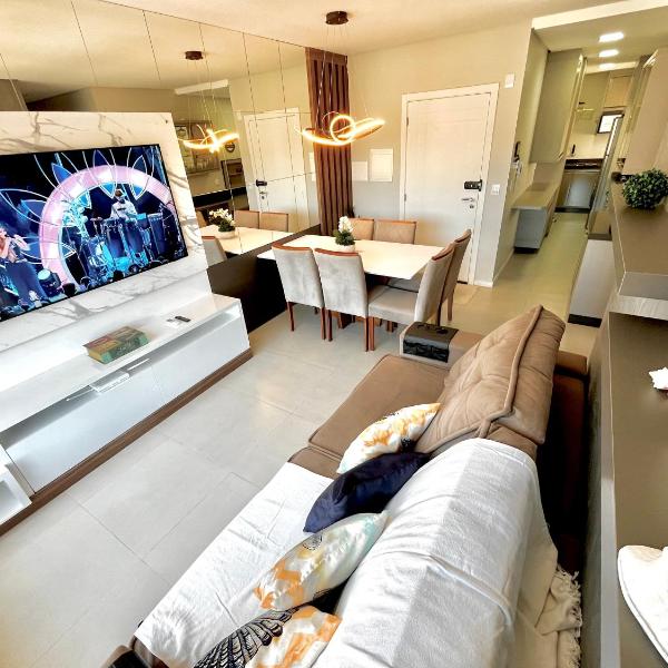 Apartamento perto do mar com piscina e rede de proteção