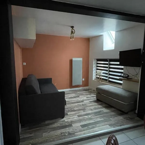 Gite La Maison Blanche, hotel in Drouvin-les-Marais