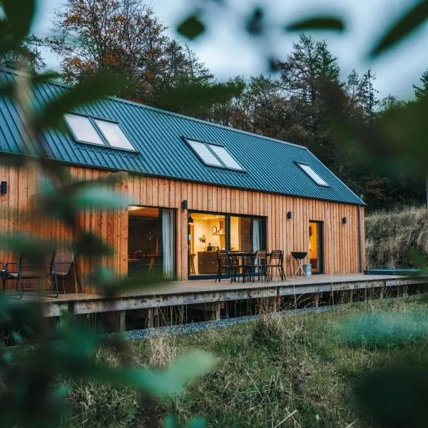 Forest Corner Luxury Home with Hot Tub, hotel v destinaci North Ballachulish