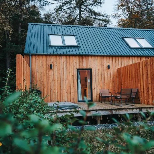 Forest Corner Luxury Apartment with Hot Tub, hotel in North Ballachulish