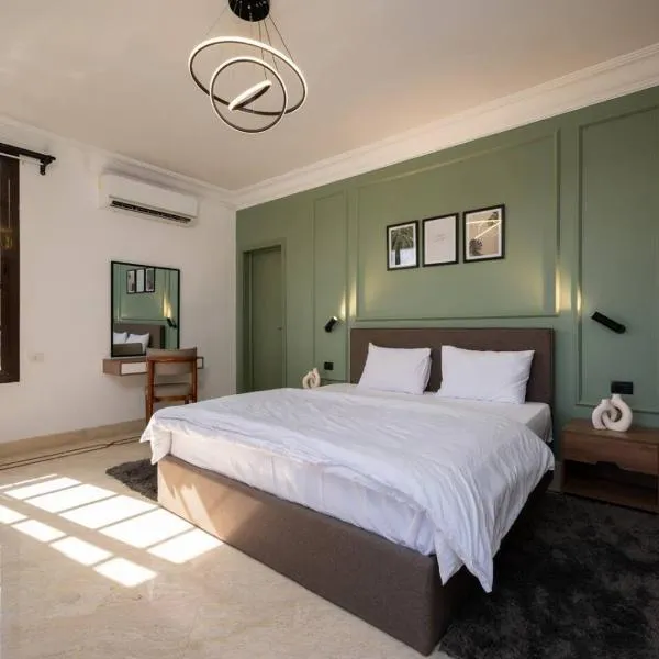 77 by Spacey #15 - 2BR in Maadi, hotel in Cairo