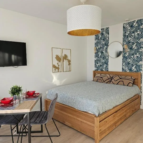 Studio moderne, calme, climatisé, hotel in Gréoux-les-Bains