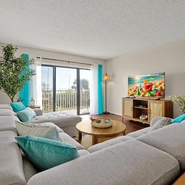 Stunning Beachfront Apartment Near Cocoa Beach Pier, hotell i Cocoa Beach