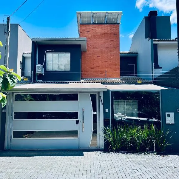 Moderno Sobrado Climatizado com Ar Quente e Frio, hotel v destinaci Cascavel