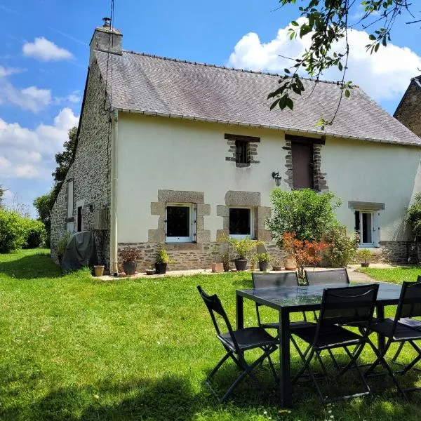 Belle maison familiale dans la campagne Bretonne, hotel v destinaci La Croix-Helléan