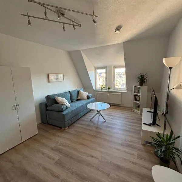 1 Raum Dachgeschosswohnung in ruhiger Lage, hotel v destinaci Limbach - Oberfrohna