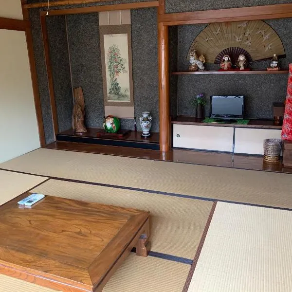 Grandma's island Home Hakata - Matsusaki inn 島のおばあちゃんち宿伯方 - 松崎旅館, hotel in Hakata-jima