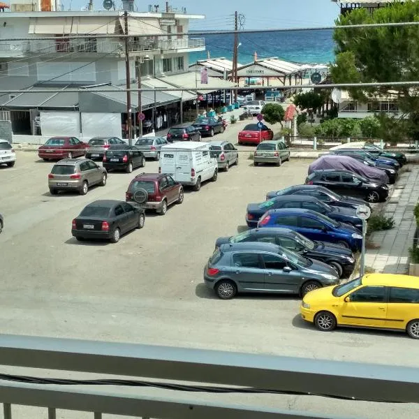 Beautiful Apartment in front of the sea with a mountain view, hotel in Nei Poroi