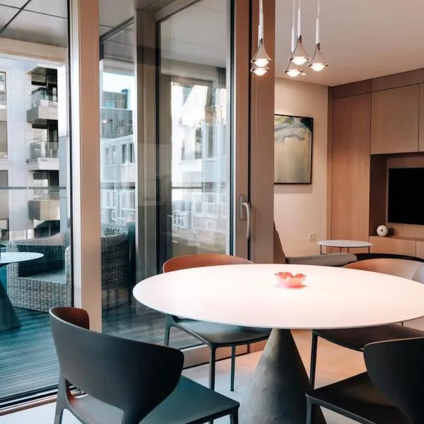 Luxe City - Modern & Spacious 2BR with Balcony View, hotel v Lucembursku