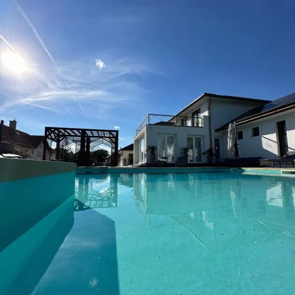 CasaBlanca vendégház – hotel w Abádszalók