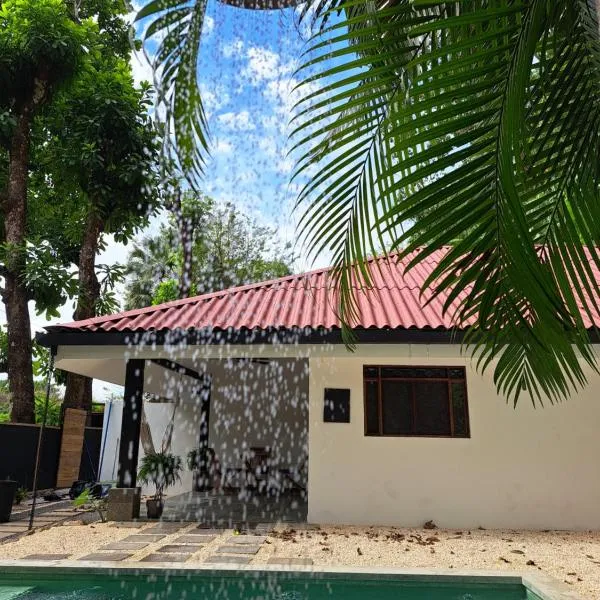 Zoa Villas - Santa Teresa - 2 min walk to beach, hotel in Santa Teresa Beach