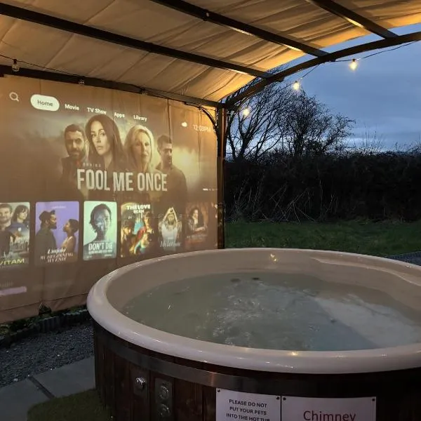 Dog Friendly Glamping Pods with Hot Tubs, hotel in Dwyran