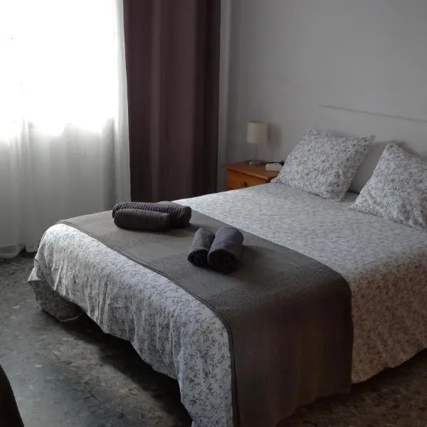 BNB LOLA - Habitacion con Baño privado en el pasillo y aire acondicionado, hôtel à Puerto Real