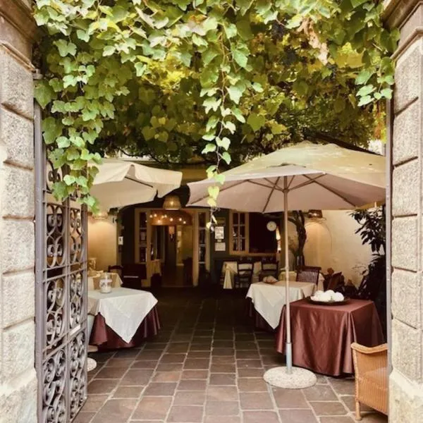 Albergo Commercio - Ristorante Mas-cì – hotel w mieście Clusone