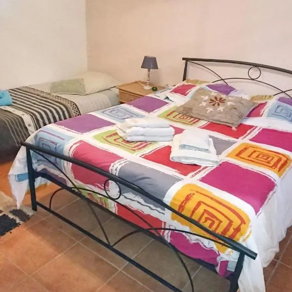 Appartement accueillant à Penne-d'Agenais - 32 m² - Terrasse, hotel em Penne-dʼAgenais