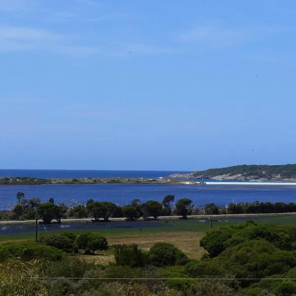 Eagles Nest Ocean Lookout Coastal Couple Getaway, hotel v destinaci Denmark