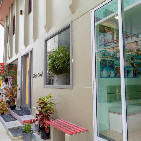 WhiteShell Island Hotel & Spa, hotel v Maafushi