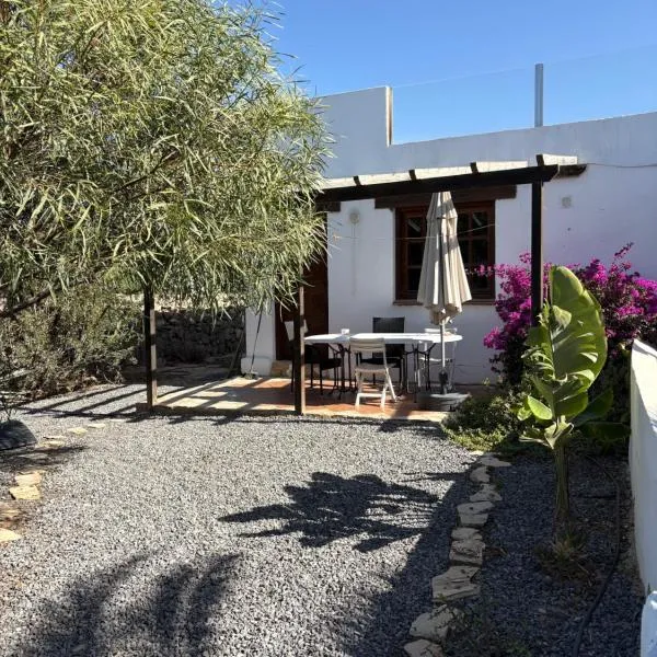Orange House, Surf&Yoga Lajares, hotel in Lajares