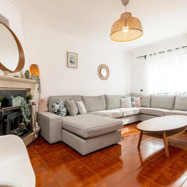 Baleal Happiness Surf House, hotel a Ferrel