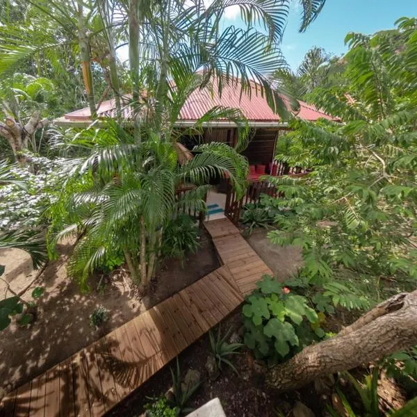 Gîtes dans un jardin, hotel v destinaci Terre-de-Haut