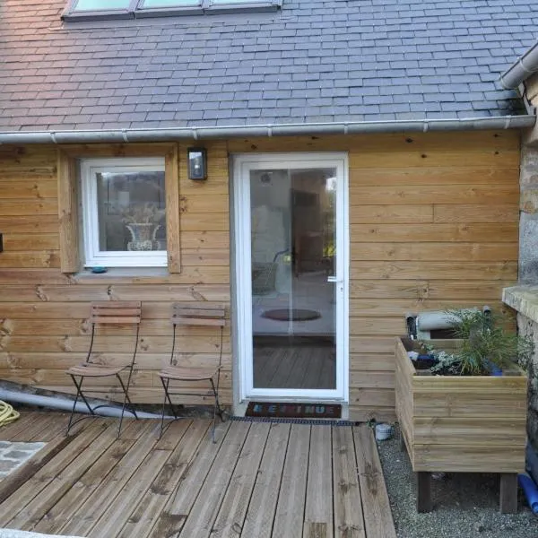 Loft 33m2 et dépendance 15m2 avec jardin partagé, Hotel in Plougasnou