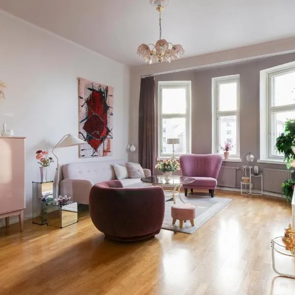 Lovely Vintage Suite, autohalli, hotel a Hèlsinki