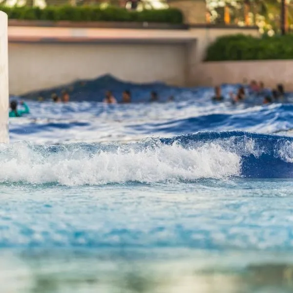 R'Holistay Azure North KING SIZE BED & Wave POOL, hotel v destinaci San Fernando