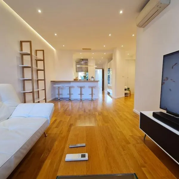 Superbe 3 pièces rénové au cœur du Cap d'Antibes, hotel v destinaci Antibes