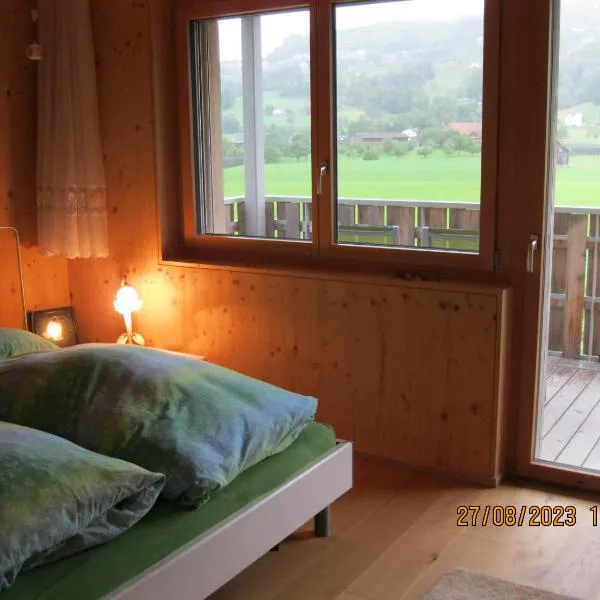 Holz100 Zimmer mit Rigiblick, hotel em Steinen