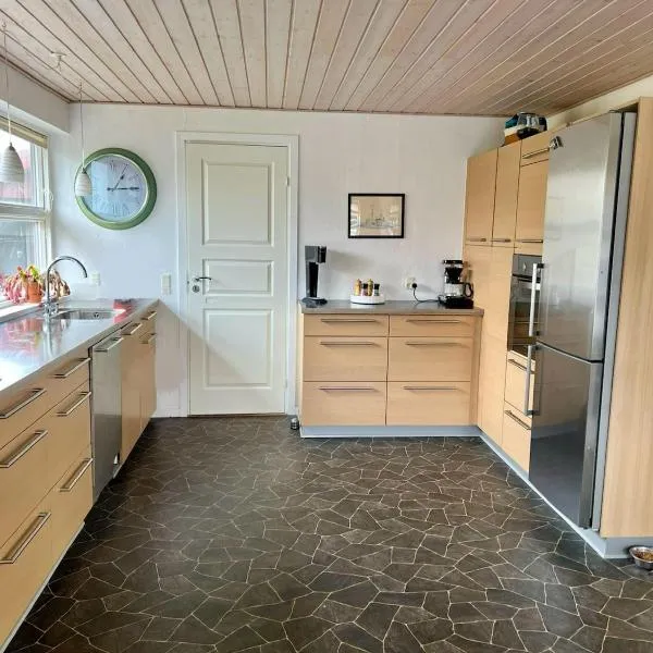 Dejlig og hyggelig hus i Thyborøn, khách sạn ở Thyborøn