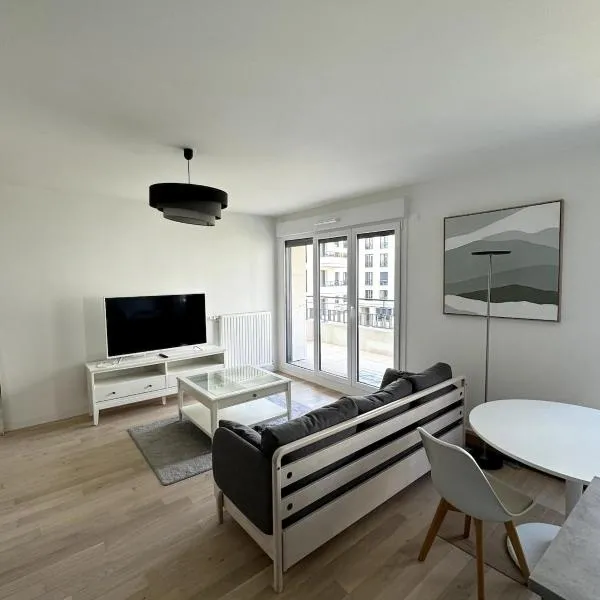 Appartement calme et lumineux avec 2 chambres et un parking, hotel di Saint-Ouen