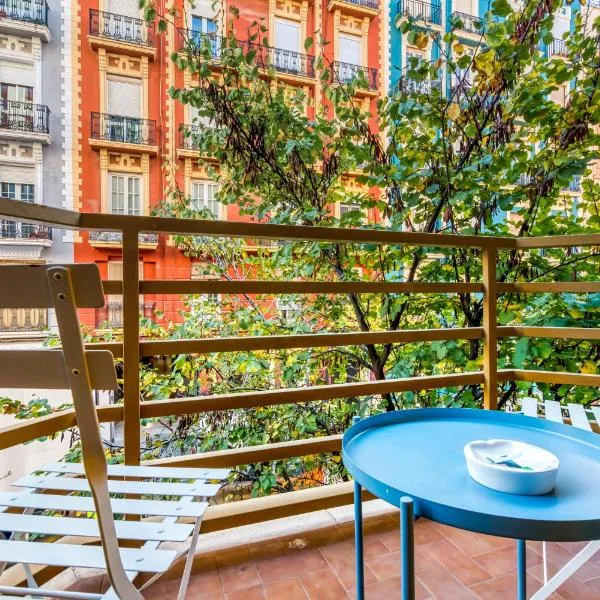 Centrally located temporary, very spacious Pataconabluerentals, hotel ve Valencii