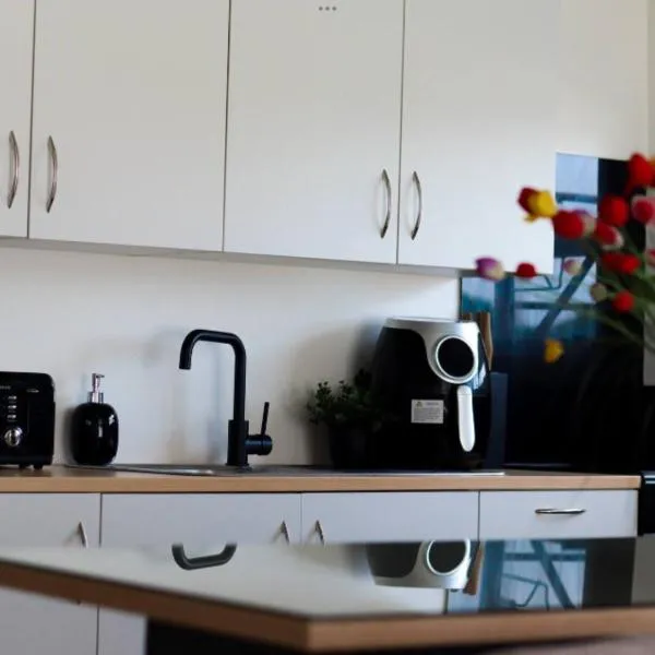 Modern and spacious 1 bedroom holiday home, hotel in Whangarei