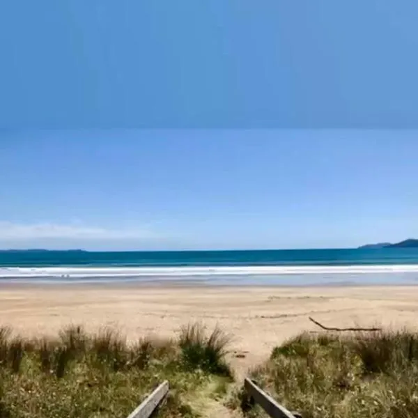 Epic Beachfront Bure - Taipa, hotel v destinaci Taipa