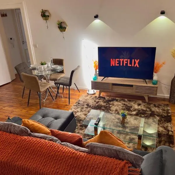 Fantastic 2BR Apt - City Centre - Sleeps 6 - Parking - 5g WiFi, hotel din Midland