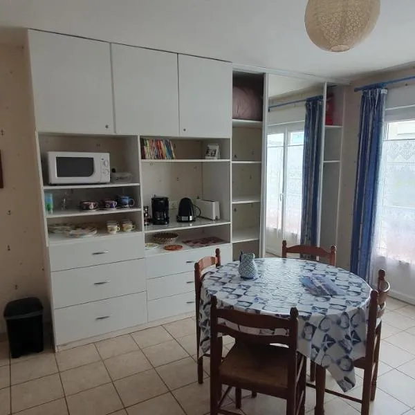 studio 2 pers Fromentine centre, hotel in La Barre-de-Monts