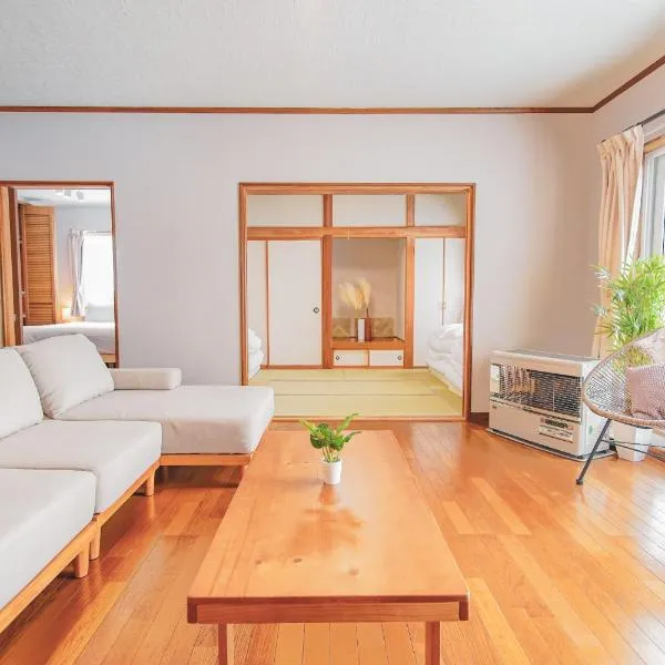 Powder Darl 1 -4mins drive to ski field-, hotel in Furano