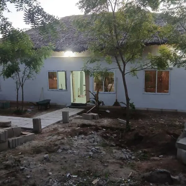Bushtrekker Home, hotel u gradu Dar es Salam