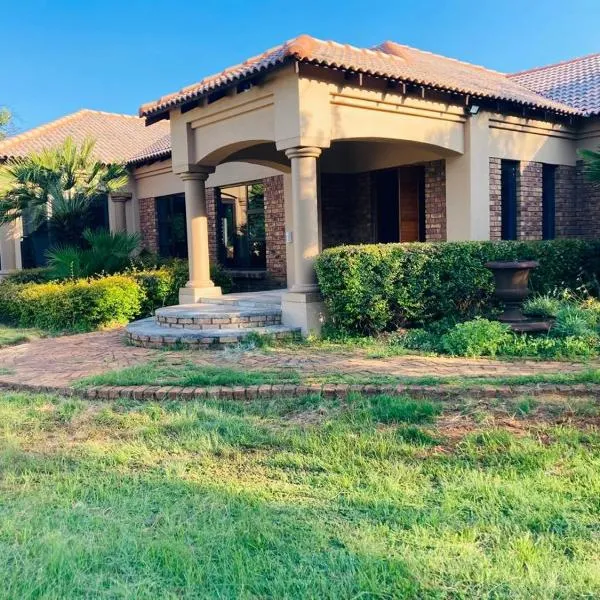 Budias Guesthouse B&B, hotel v destinaci Kempton Park
