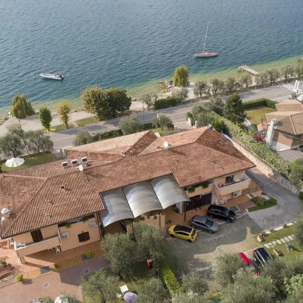Villa Josefine Lake Front - Adults Only, hotel Brenzone sul Gardában