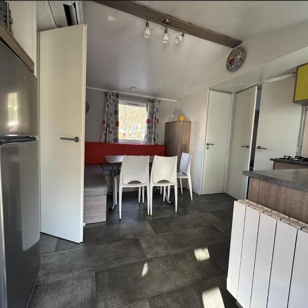 Grand MobilHome 6 Places Climatisé, hotel v destinaci Munster