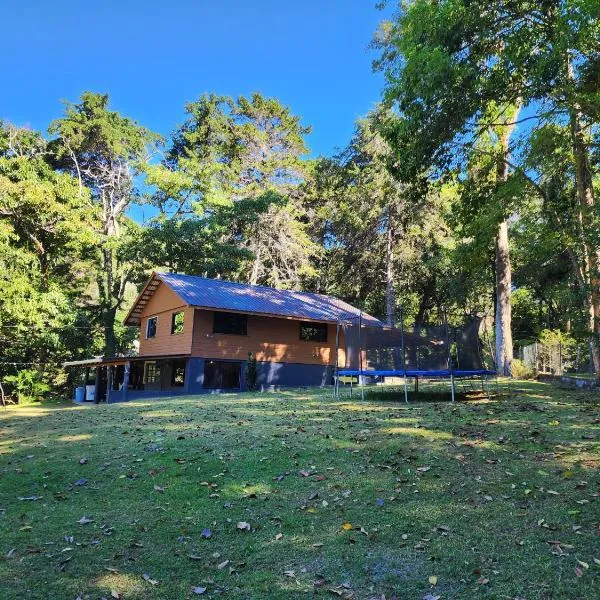 Bob highland home!, hotel in Volcán